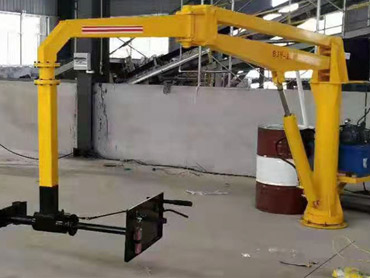 Semi-automatisk støbeapparat