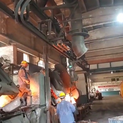 Overhead Rail Mounted Casting Manipulator - Øger Foundry Effektivitet